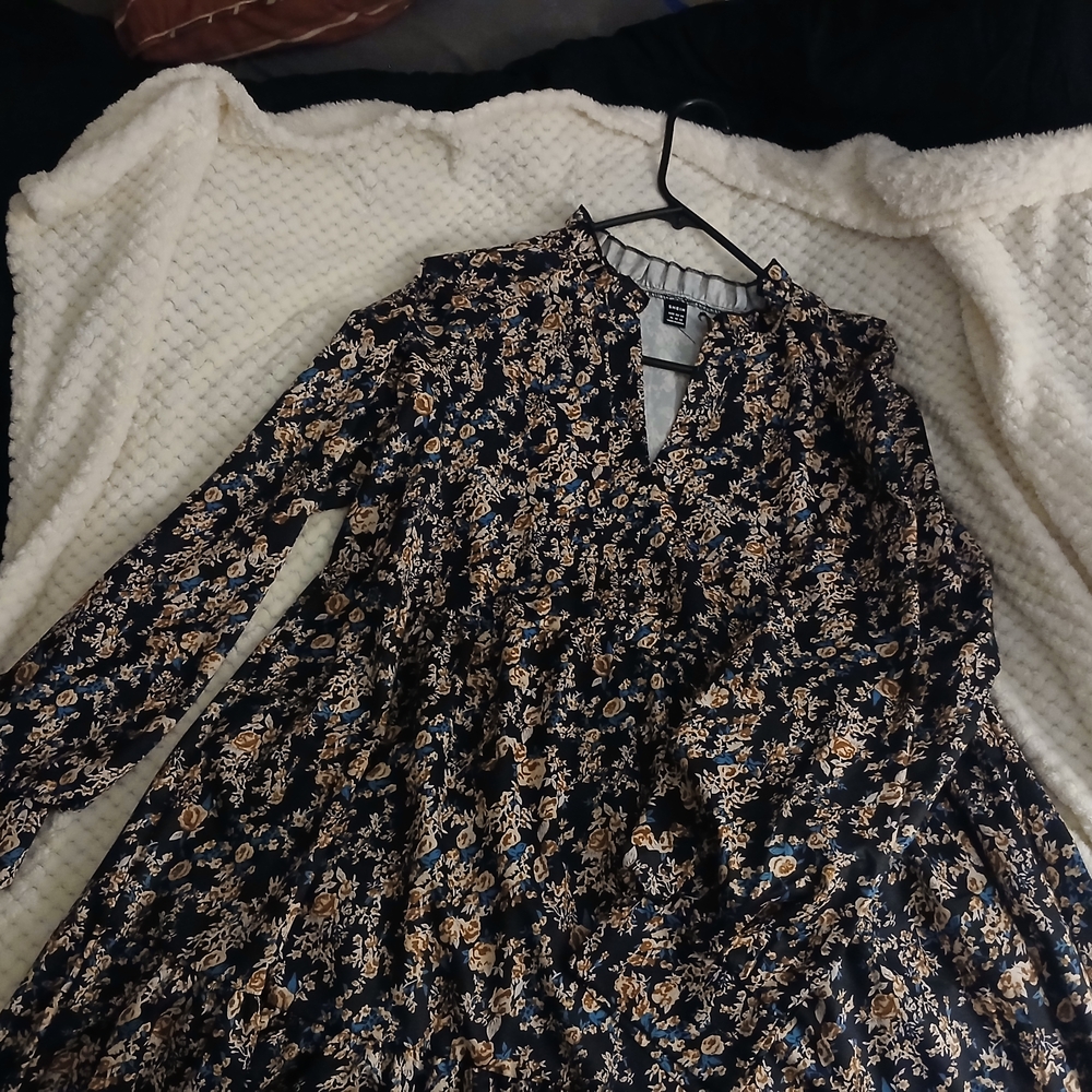 SHEIN Black and Cream Floral Long Sleeve Dress